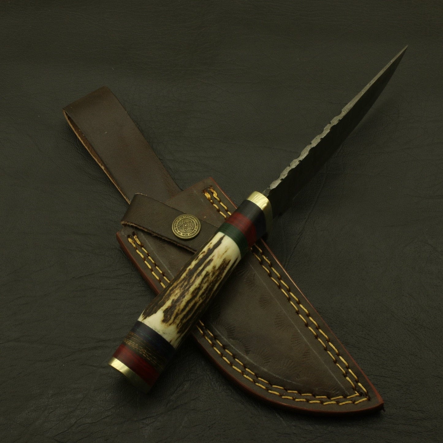Superb Rait tail Custom Made Hand Forged Damascus Hunting/skinning Knife Stag/antler Handle with Sheath Hunting Terror Defender 